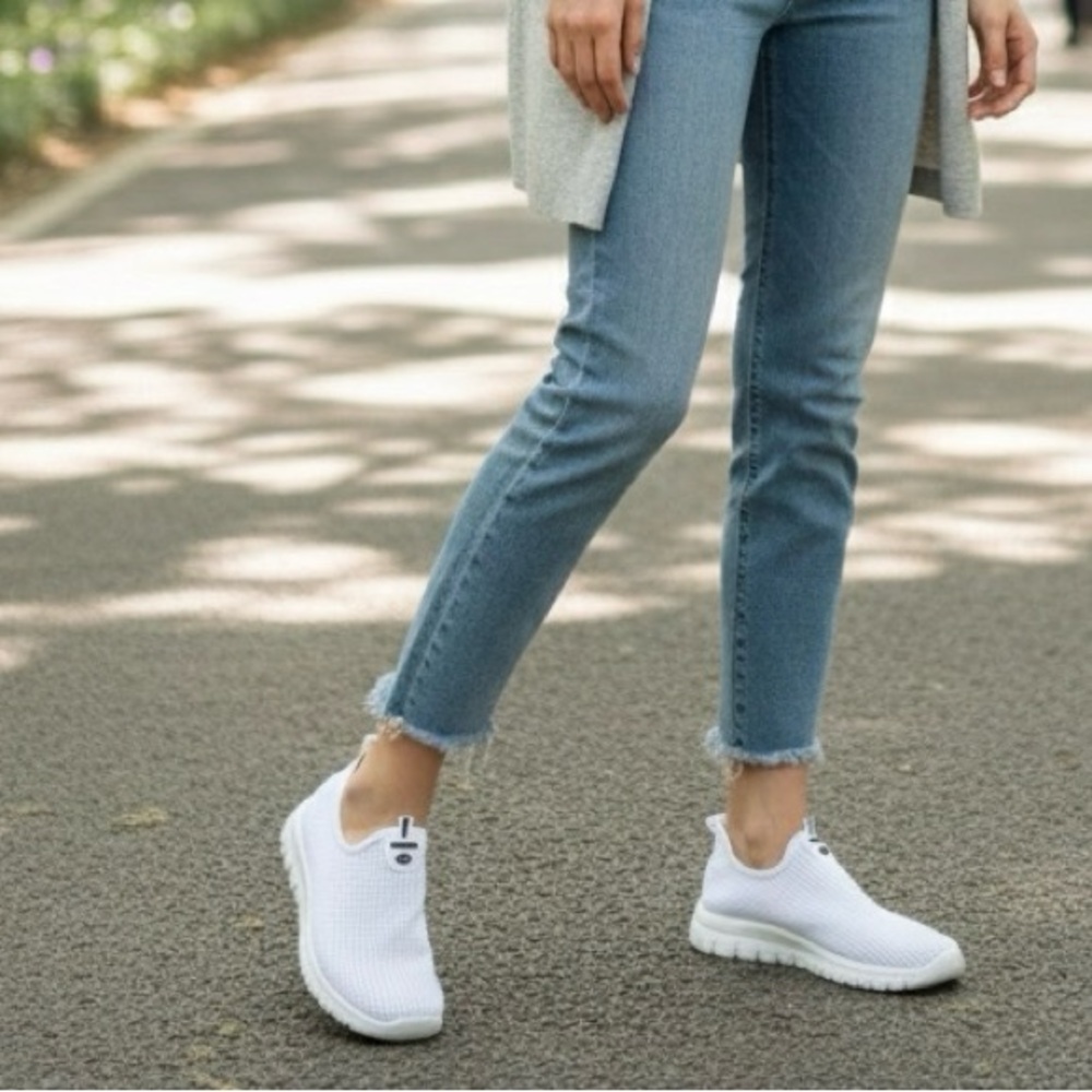 Women's White Running Shoes Outdoor Walking Mesh Sneakers Comfortable 39 - 8.5
